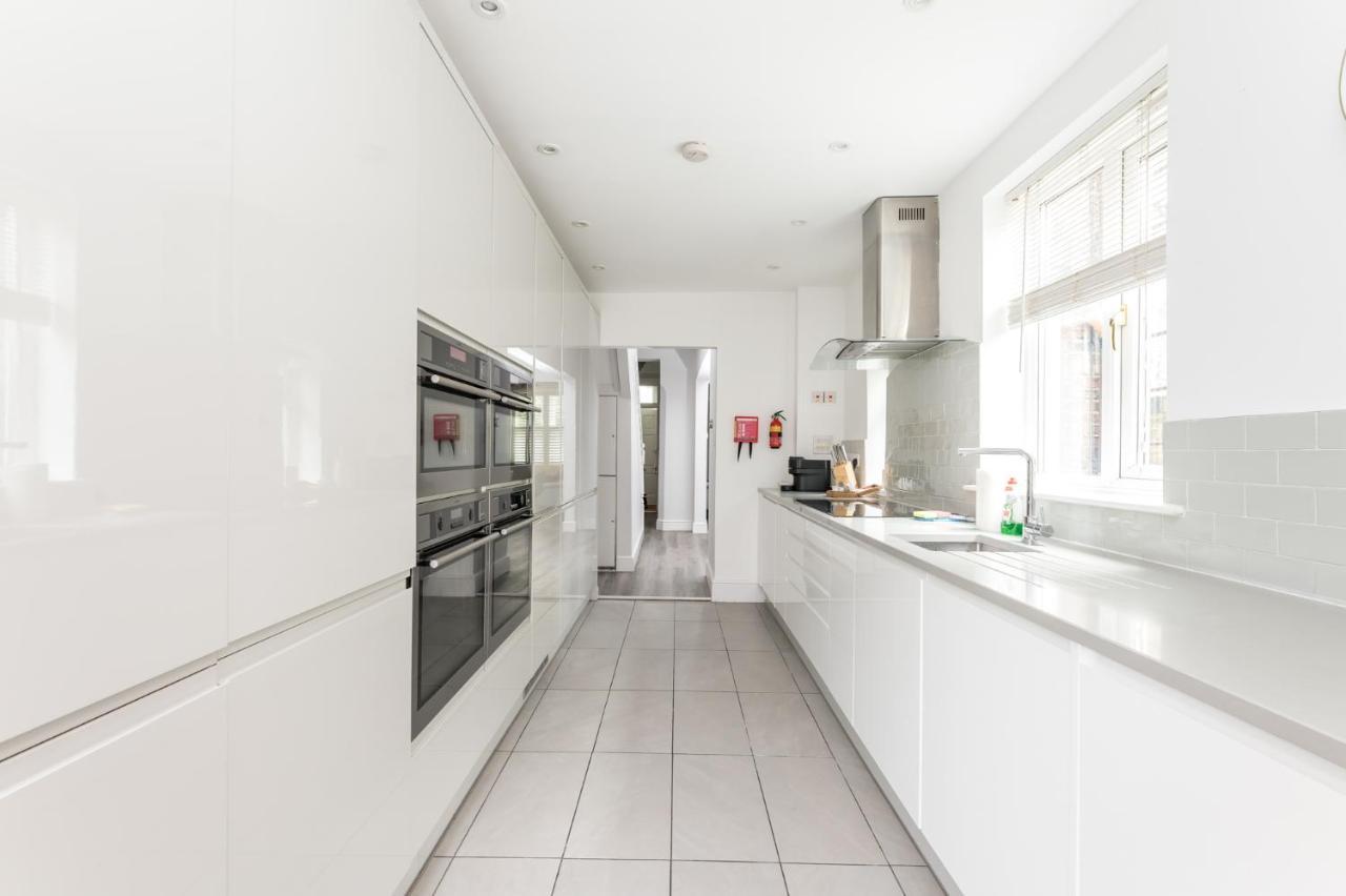 Вілла Stunning And Modern 5 Bed House I Pass The Keys Йорк Екстер'єр фото